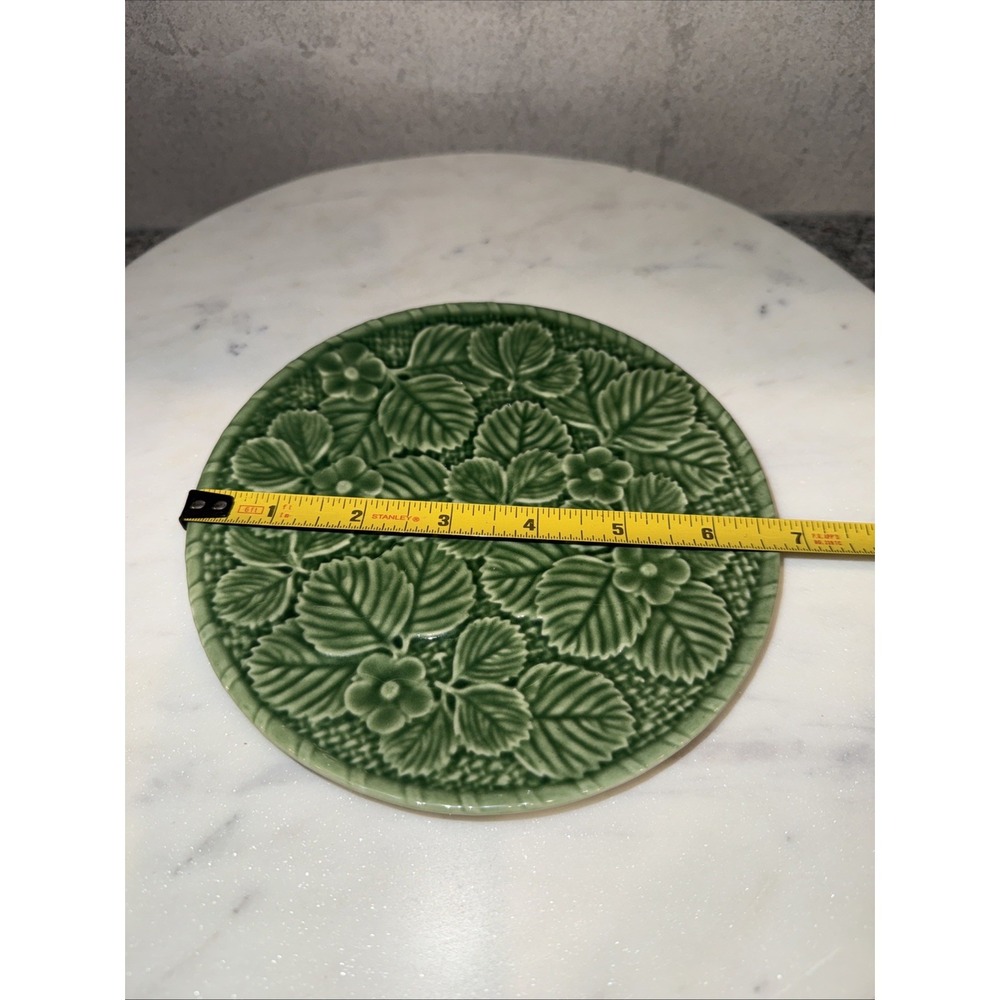 BORDALLO PINHEIRO Strawberry Leaves Flower Green Plate 6.75" Dessert Majolica - Picture 3 of 6
